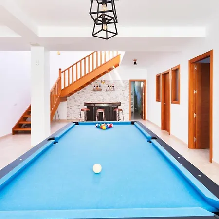 Amigos 200 Mq, With Bar, Hot Pool, Billiard And Bbq Villa
